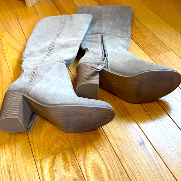 Heeled boots - Picture 3 of 4